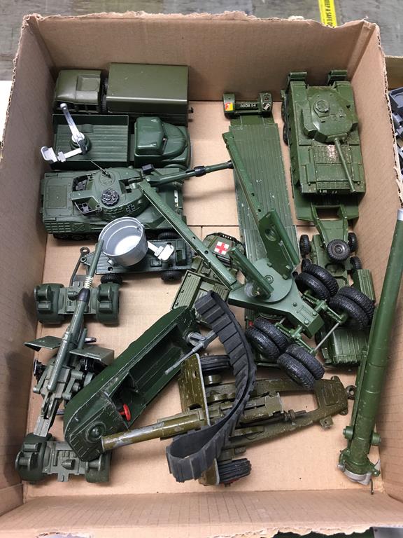 Seven boxes of Die Cast military vehicles and accessories, unboxed - Image 4 of 6