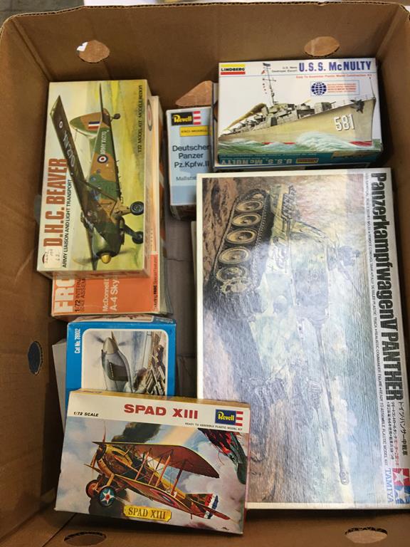 A box of model making kits to include; Revell and Airfix etc. - Image 3 of 3