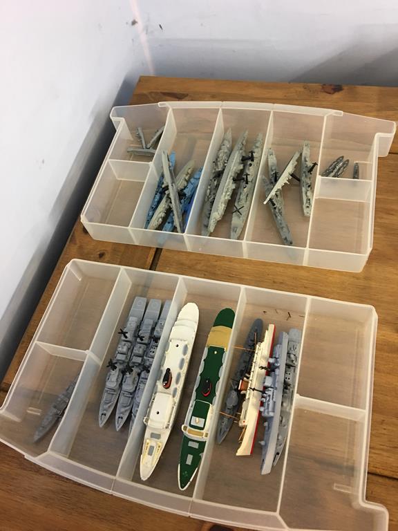 Eight trays of Die Cast Triang Minic ships and other makes - Image 4 of 4