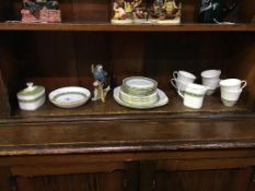 A Goebel budgie and a Royal Doulton tea and dinner service, 'Rondelay', H 5004 (24 pieces)