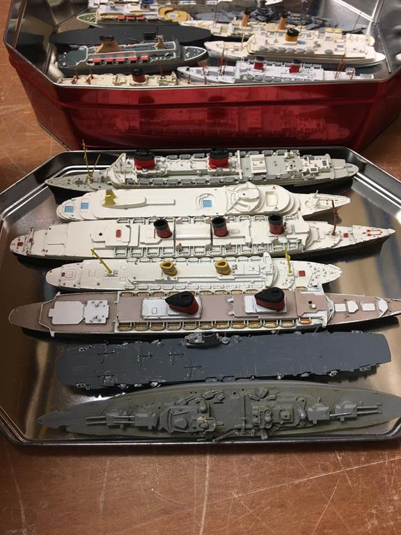 Three trays of Die Cast Triang Minic ships and other makes - Image 2 of 4