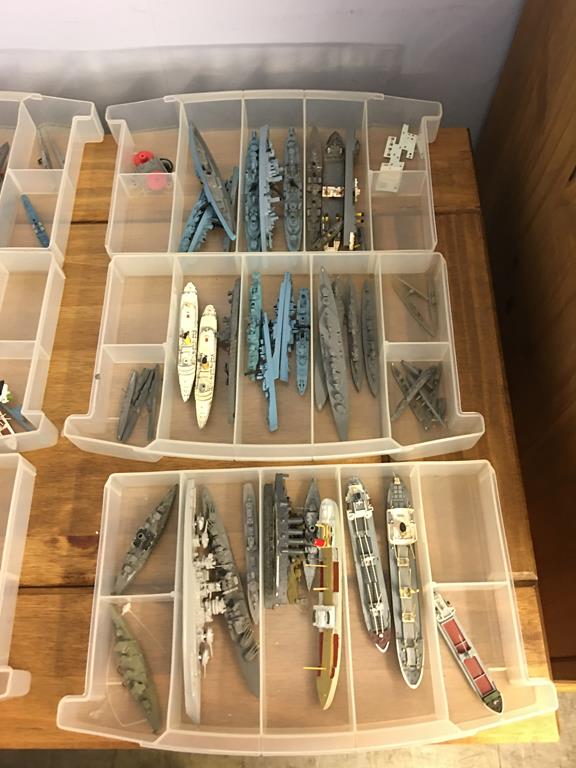 Eight trays of Die Cast Triang Minic ships and other makes - Image 2 of 4