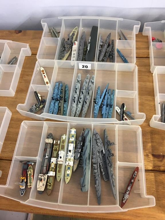 Eight trays of Die Cast Triang Minic ships and other makes - Image 3 of 4