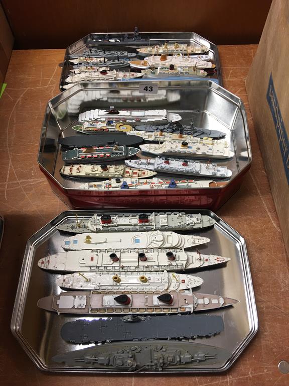 Three trays of Die Cast Triang Minic ships and other makes