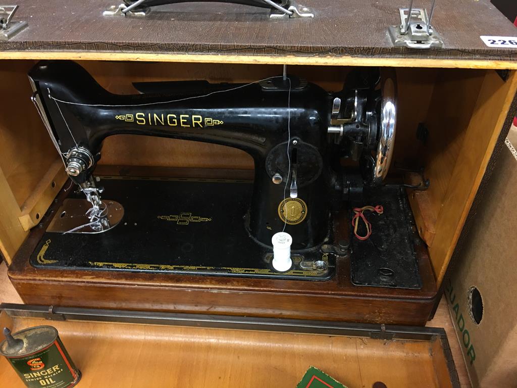 Singer sewing machine - Image 2 of 2
