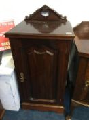 An Edwardian mahogany pot cupboard