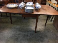 Mahogany gateleg dining table