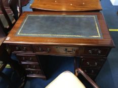 Small two pillar mahogany desk, with inset leather top, 91 x 51 x 81cm