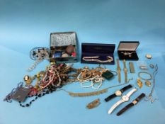 Quantity of costume jewellery