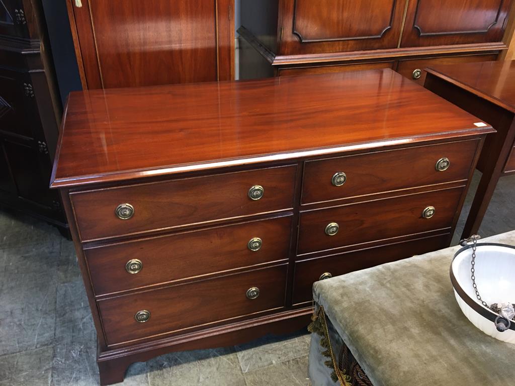 Reprodux mahogany chest of six drawers, 125cm wide x 60cm deep x 78cm high