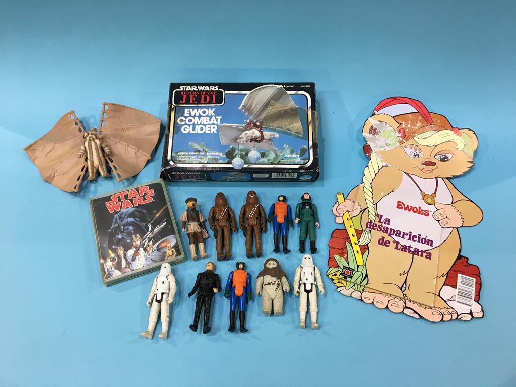 Various loose Star Wars figures, boxed Ewok glider etc.