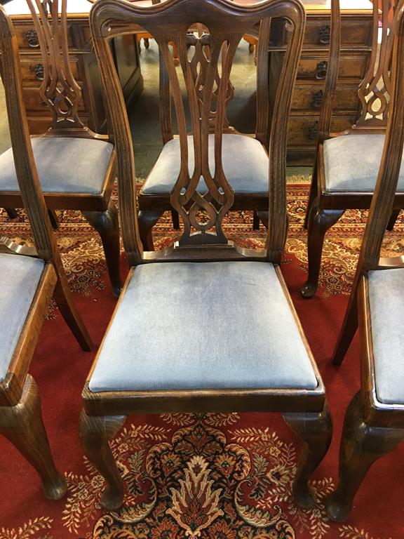 A set of mahogany chairs comprising; six single and two carvers - Image 2 of 2