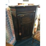 A Georgian oak hanging corner cabinet