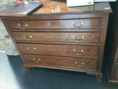 A straight front chest of drawers, 106cm wide