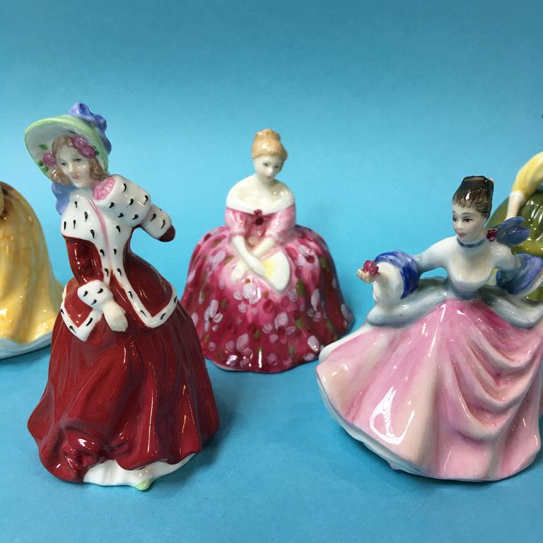 Twenty one small Royal Doulton figures (21) - Image 6 of 11