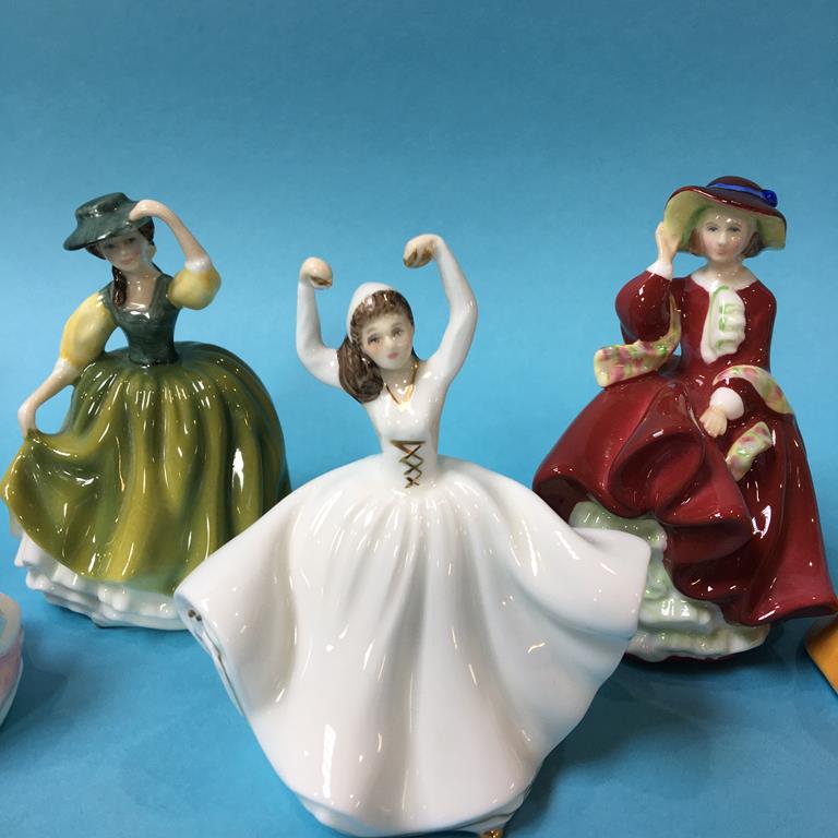 Twenty one small Royal Doulton figures (21) - Image 7 of 11