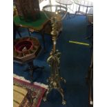 A heavy brass telescopic standard lamp and another brass lamp (2)