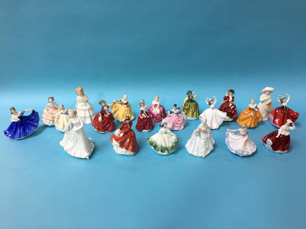 Twenty one small Royal Doulton figures (21)