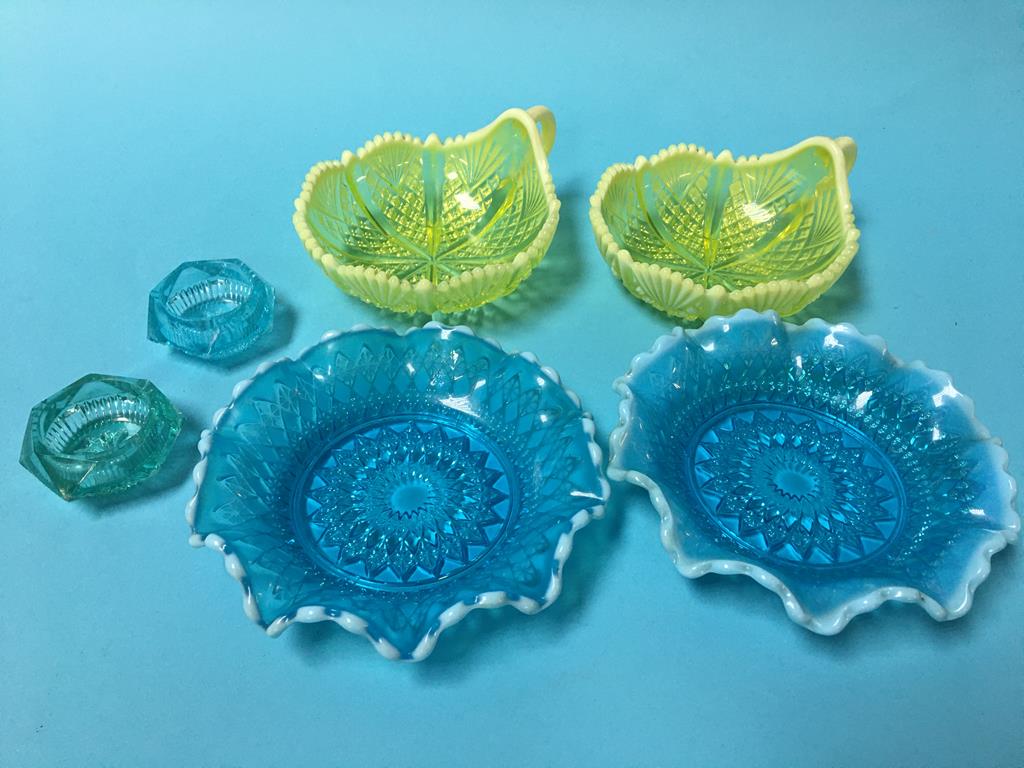 Four Davidson pressed glass dishes and a pair of salts