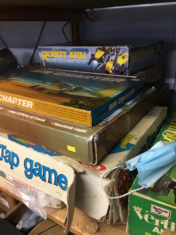 A collection of Vintage games - Image 2 of 3