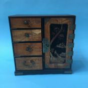A small Oriental design lacquered jewellery chest, 27cm wide