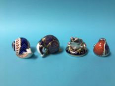 A Royal Crown Derby 'Snail, 'Badger', 'Toad' and a 'Robin' (4)