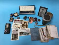 A box of assorted, to include World War I medals, a gold brooch, silver medals etc.