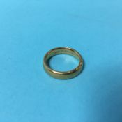 A 22ct gold wedding ring, size F/G, 5.2g