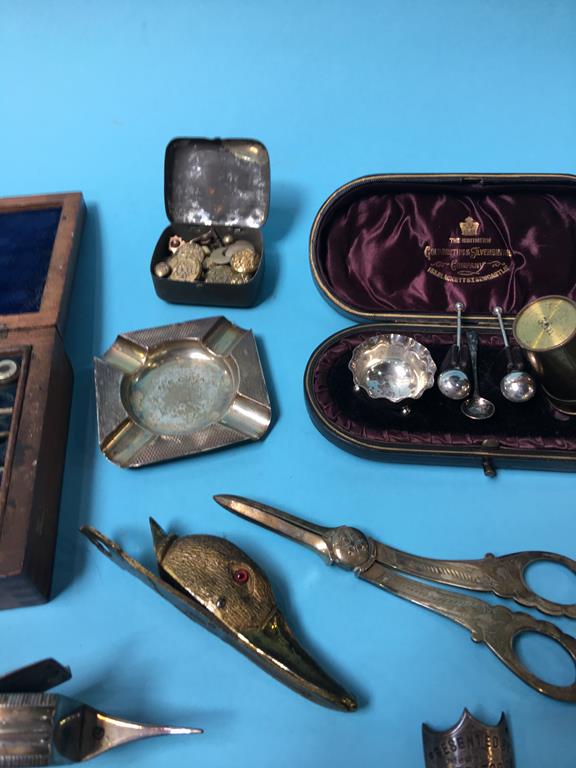 A box of assorted, to include grape scissors, a silver ashtray etc. - Image 3 of 7