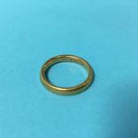 A 22ct gold wedding ring, size N/O, 6.2g