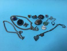 Assorted silver jewellery, to include a Scottish brooch etc.