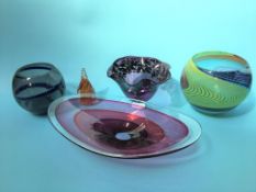 Five pieces of decorative coloured glassware