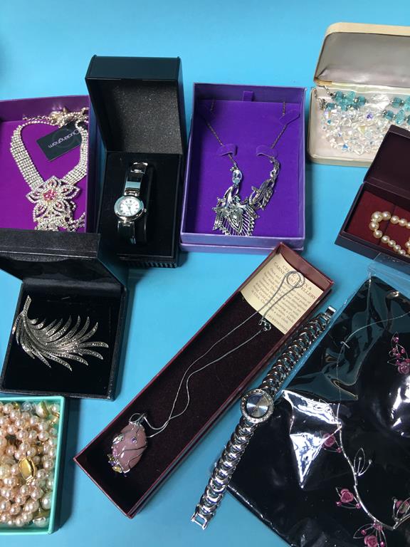 A quantity of costume jewellery - Image 4 of 6