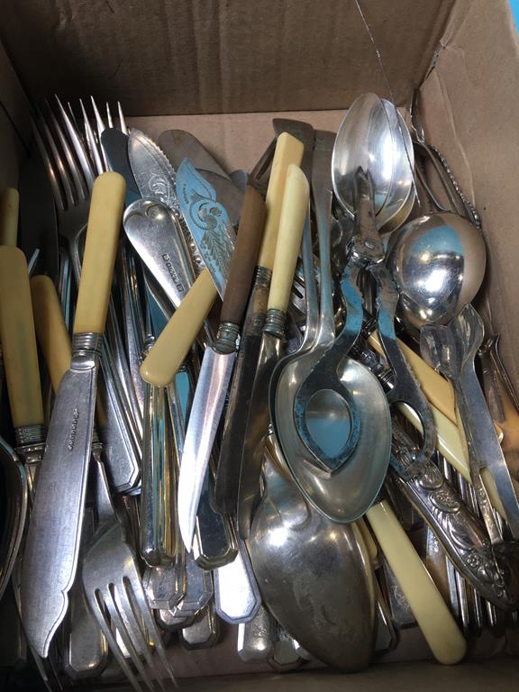 Box of cutlery - Image 2 of 2