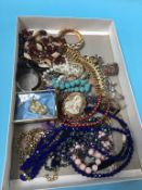 A quantity of costume jewellery