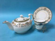 A twenty nine piece Aynsley 'Henley' pattern tea service