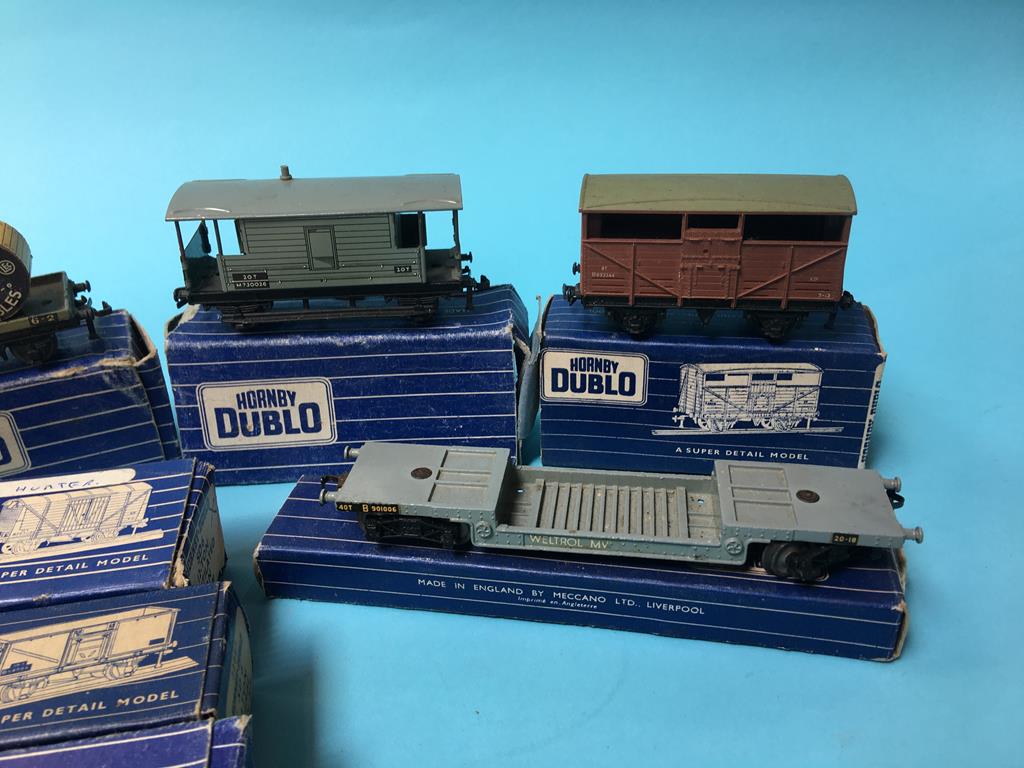 Collection of 12 boxed Hornby Dublo rolling stock - Image 3 of 4