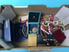 Quantity of costume jewellery