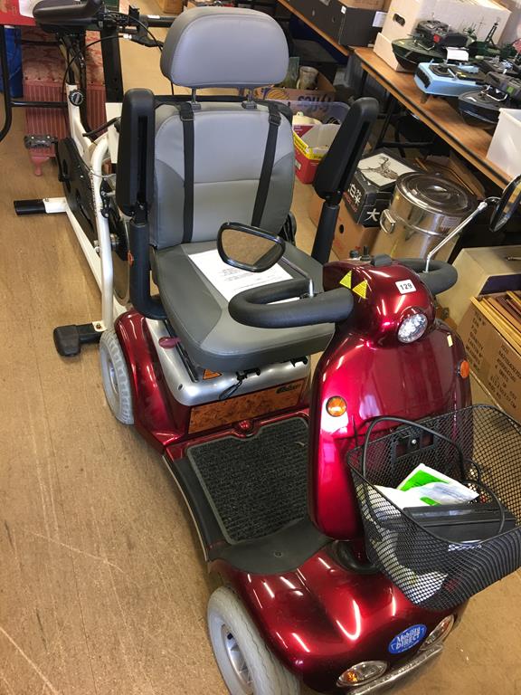 A Deluxe Mobility scooter Condition Report Shop Rider No Key Unsure if it is working