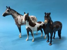 Three Beswick horses