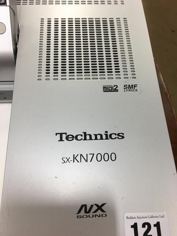 A Technics 5X-KN7000 key board - Image 3 of 3