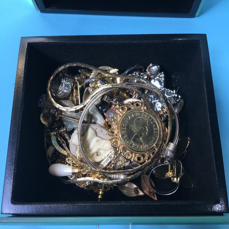 Box of costume jewellery and various wristwatches - Image 3 of 5