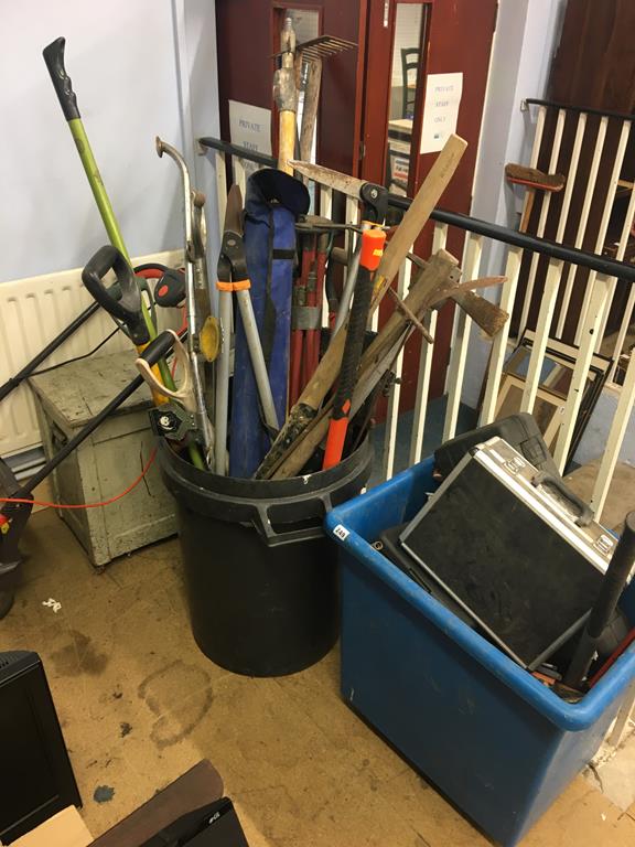 A quantity of gardening tools