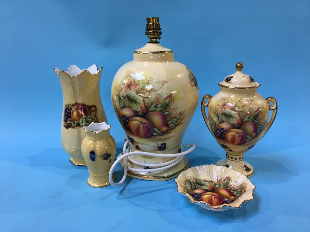 An Aynsley 'Orchid Gold' table lamp, and four other pieces