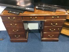 An Edwardian mahogany pedestal desk