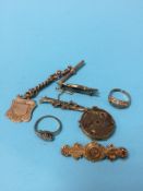 Various gold brooches etc., approx. 22 grams
