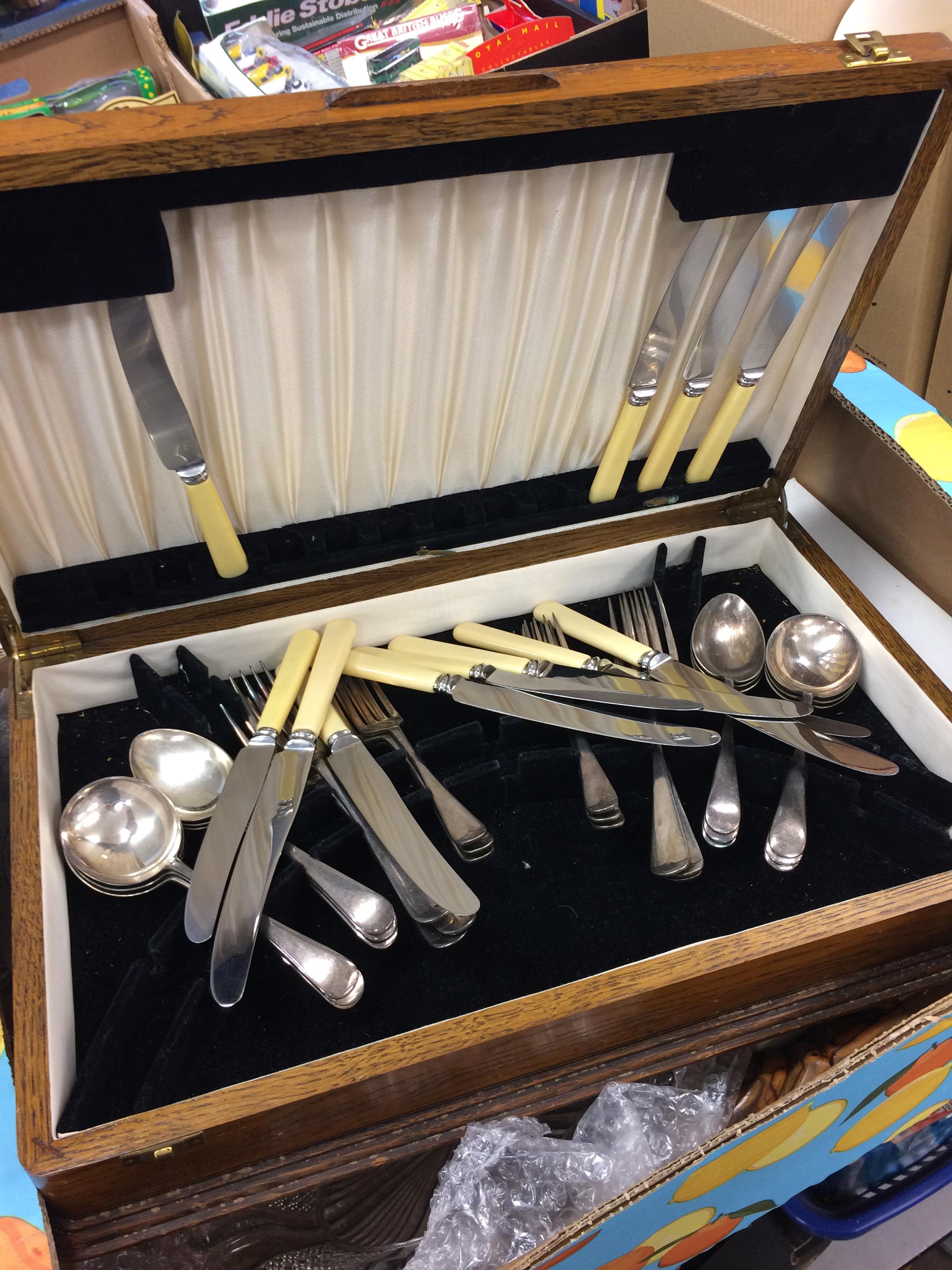 Two boxes including a canteen of cutlery - Image 2 of 2