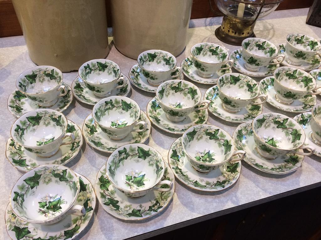 A quantity of Royal Albert 'Ivy Leaf' china - Image 4 of 5