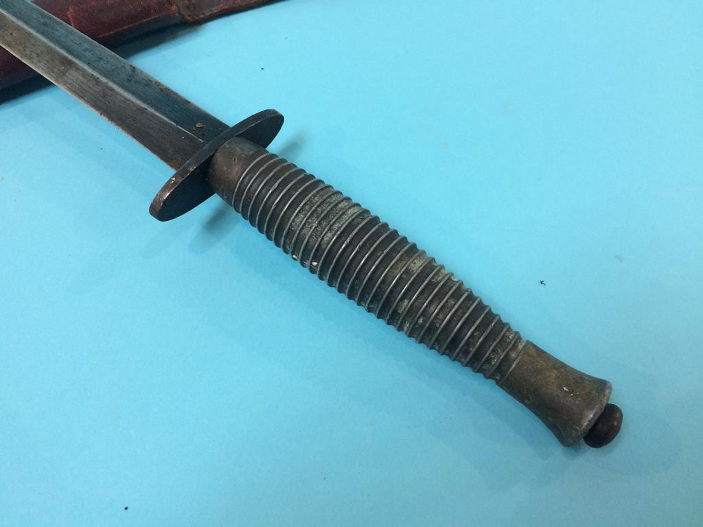 A Sykes Fairbairn fighting knife - Image 4 of 5