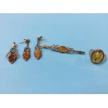 A collection of 9ct gold mounted amber coloured jewellery etc.